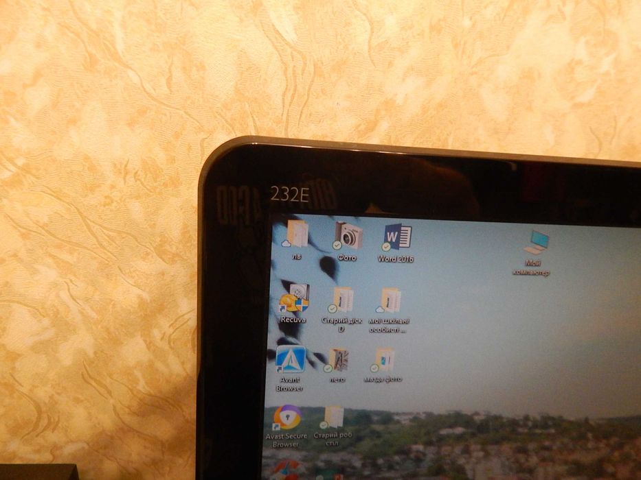 Монитор Philips 232E2