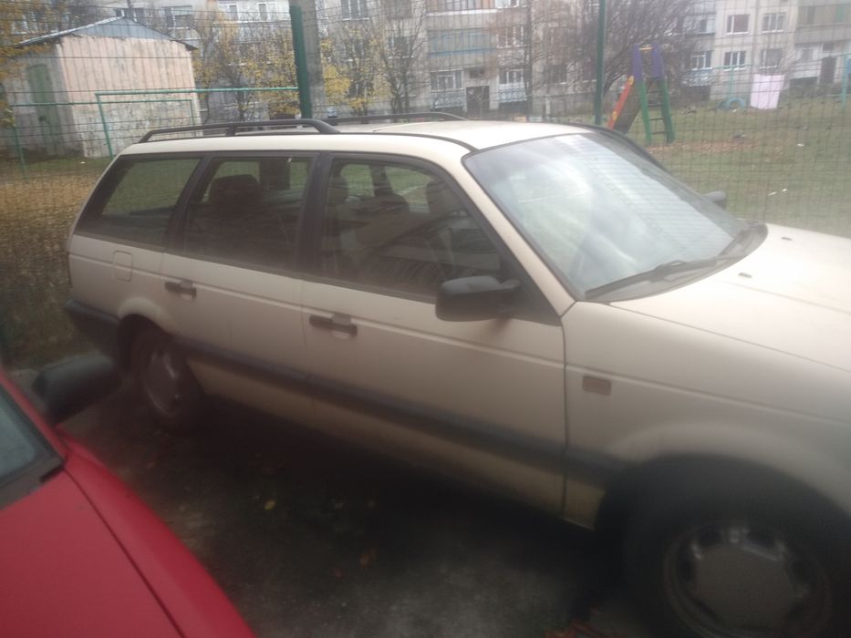 Продам Фольксваген Пассат б3 универсал автомат 1.8 1991г