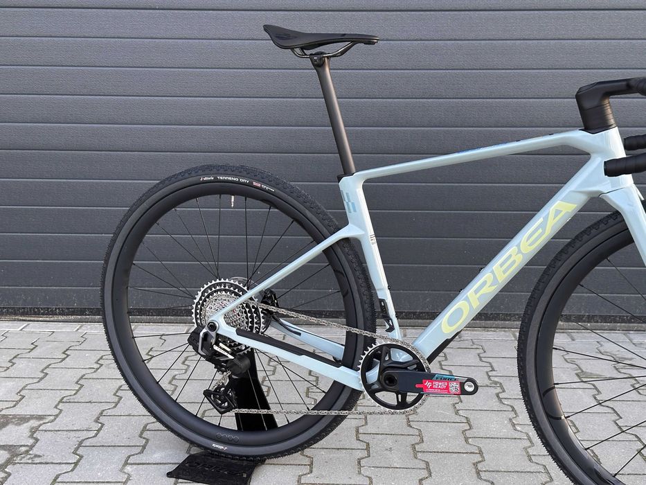 Rower gravelowy Orbea Terra M21e Tanie koła OQUO rc30team S oraz M