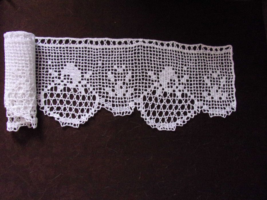 Firanka szydełkowa zazdrostka w różyczki