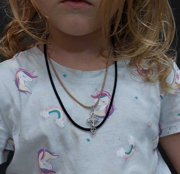 Шовковий шнурок із срібною застібкою