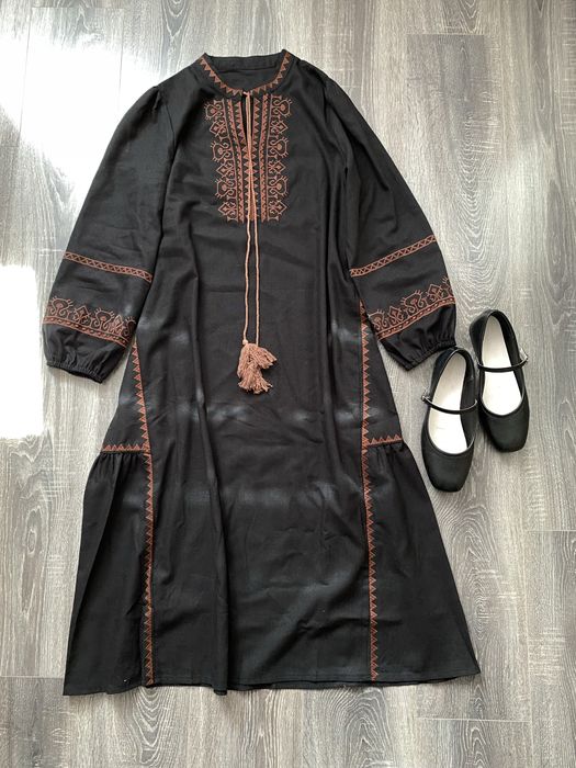 Вишиті плаття