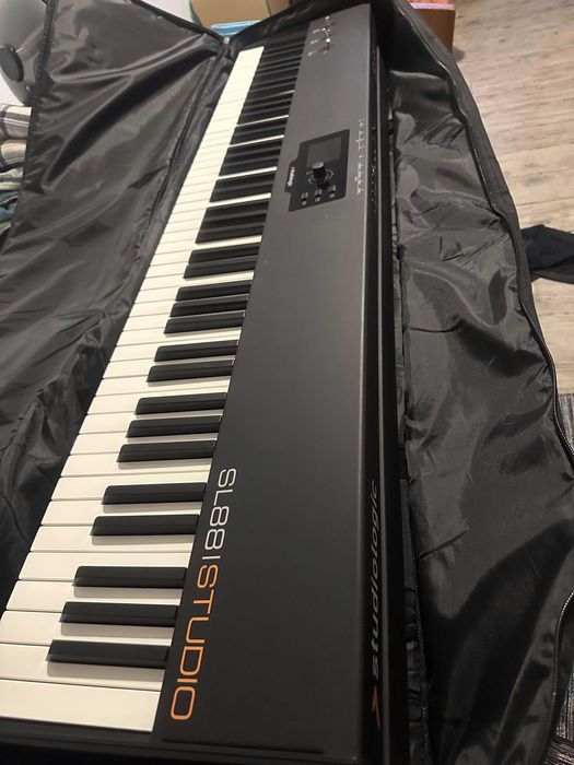 Controlador - Studiologic SL88 Studio + Capa