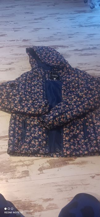 Kurtka w kwiaty jesienna