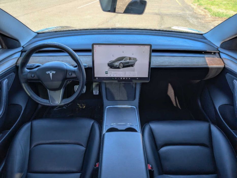 Tesla Model 3      2022