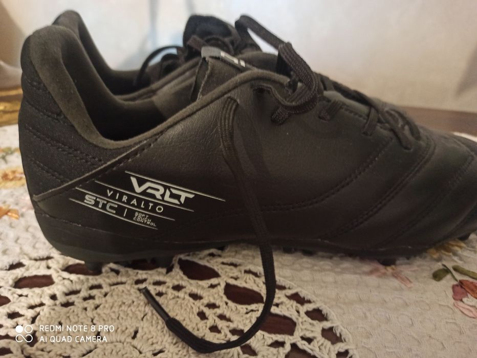 Продаються шкіряні нові бутси