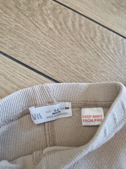 Spodnie leginsy zara 62 prążek niemowlęce