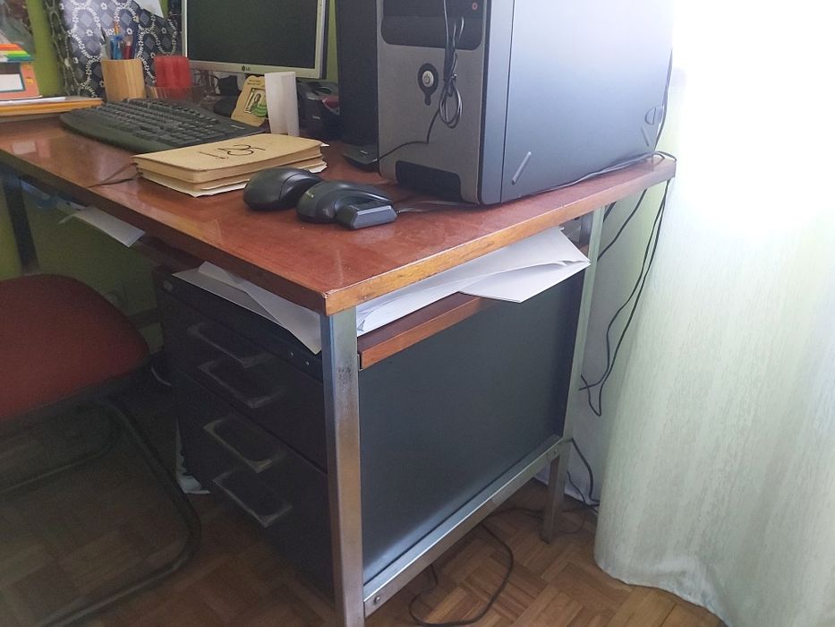 Computador+ secretária + cadeira+ colunas+monitor