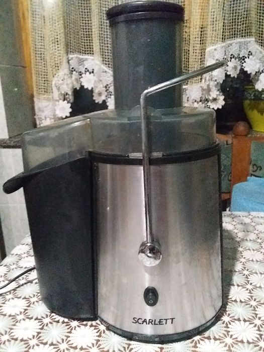 Соковитискач Scarlet