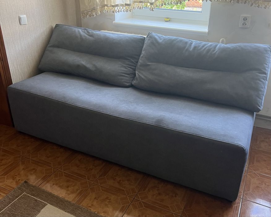 Диван- ліжко з подушками новий