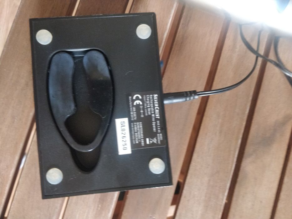 Abre rolhas elétrico