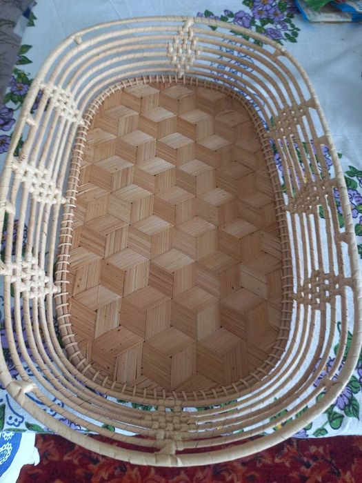 Таця      продам