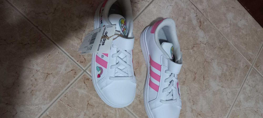 Sapatilhas adidas novas 33