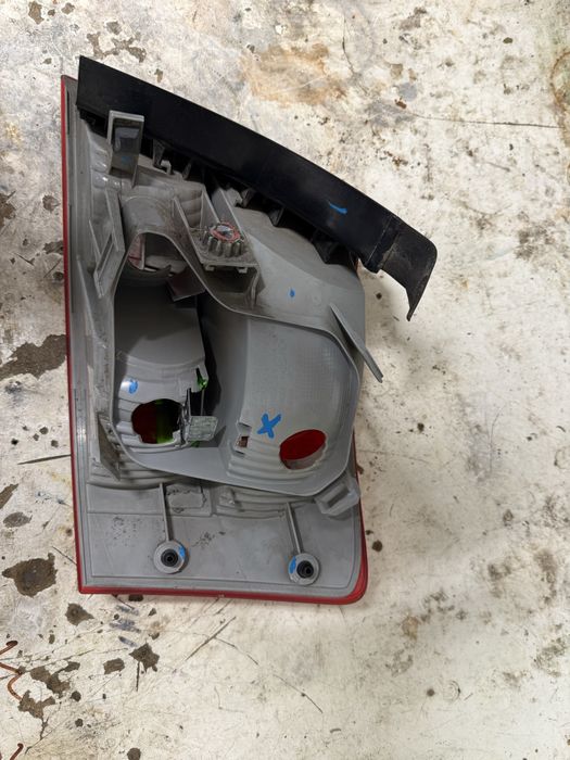 Tylnia lewa lampa audi a4 b7 kombi