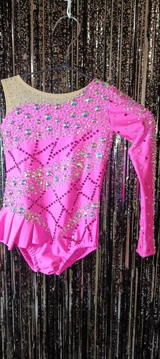 Купальники для художньої гімнаст з рукавомики
Оренда та продаж,
