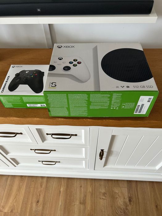 Konsola xbox series s + 2 pady.