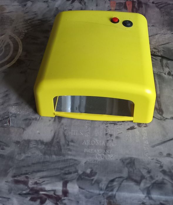 Лампа манікюрна .