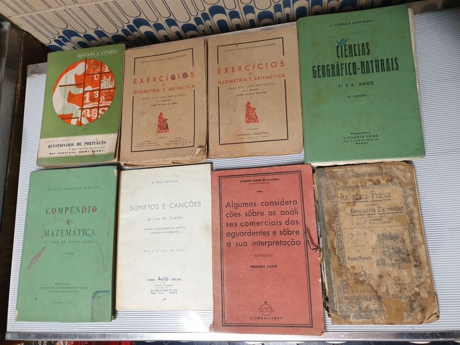 Livros antigos escolares