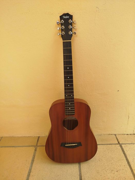 Guitarra Taylor Baby