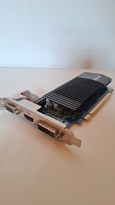 Placa gráfica Nvidia Geforce Asus GT 710 / 1GB GDDR5