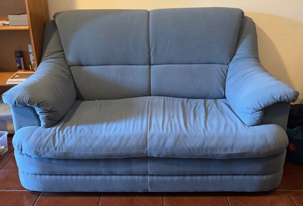 Sofá azul em boas condições