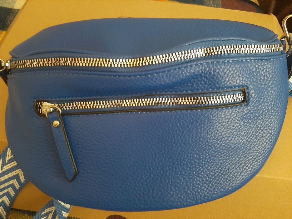 Mala/Pochete NOVA, de ombro, em Azul Real