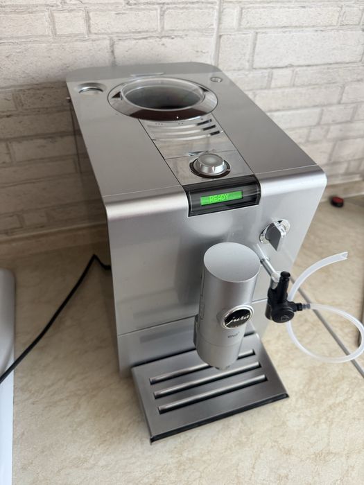 Кавомашина Jura Ena5 Piano Black Cappuccino