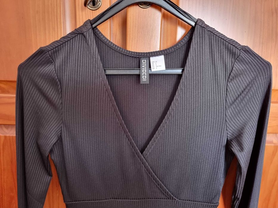 Vestido preto com decote e racha à frente H&M, tam 32 - nunca usado