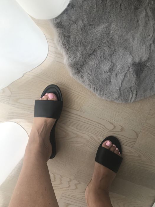 Босоножки, шлепки. Кожа