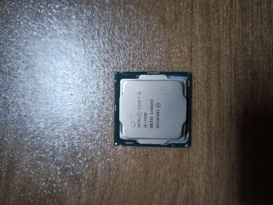 i5-7500 + Stock Cooler / Ballistix DDR4 de 16GB / Team Group Elite SO-DIMM DDR4 3200MHz 16GB CL22