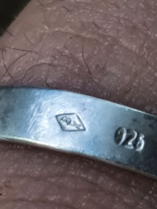 Antyczny srebrny pierścionek z rubinem. Vintage