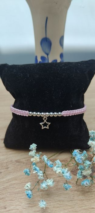 Bransoletka ze sznurka.