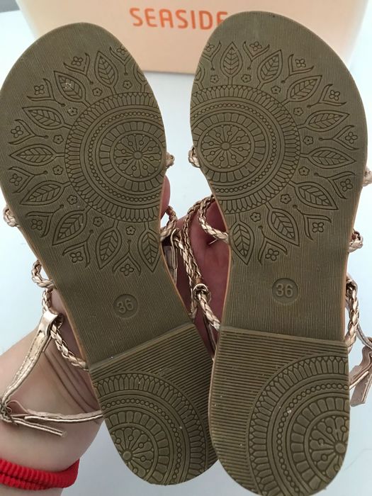 Sandálias Douradas Nº 36 NOVAS