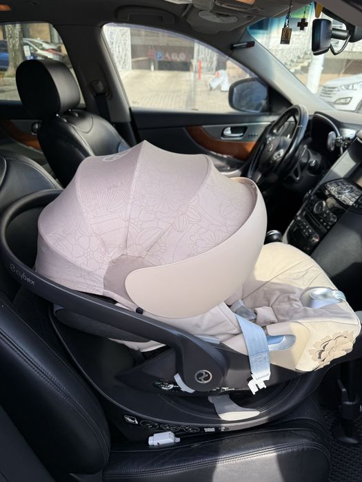 Автокрісло автолюлька Cybex Cloud i-Size Simply Flowers Beige