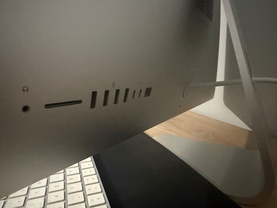 Apple iMac 27" 5K, i9 3,6 GHz, 1 TB SSD ,PRO VEGA 8 gb, 64 gb DDR4