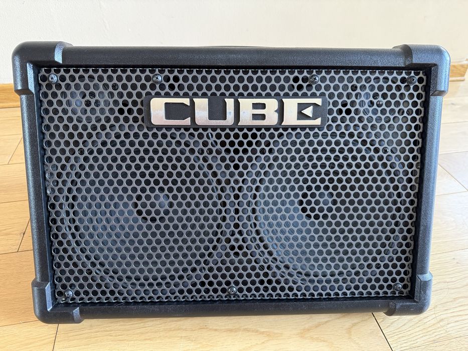 Roland Cube Street EX з фірмовив чохлом