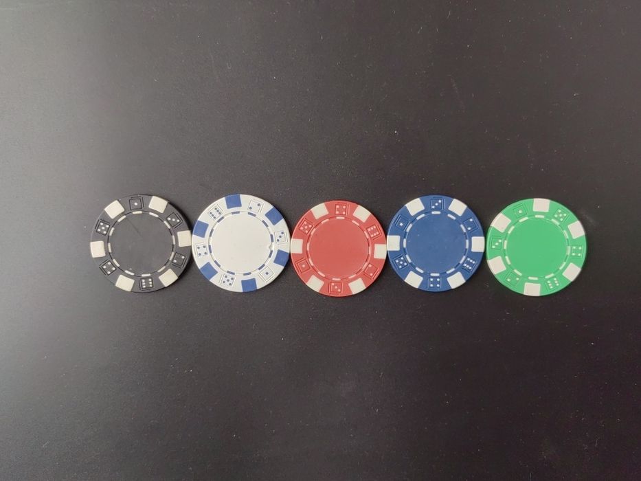 Покер на 500 фішок, в кейсі.