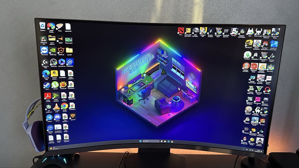 Monitor LG 32” zakrywiony
