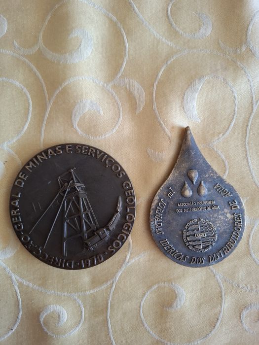 Medalhas em bronze motivo da água