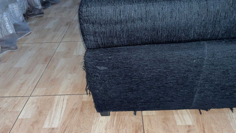 Sofá bom estado ,com alguns arranhões de gato