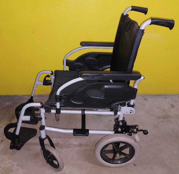 CADEIRA de RODAS - Invacare Action 1 R Trânsito