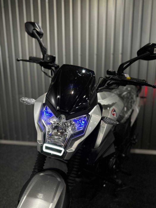 Новий мотоцикл Spark SP200R-32