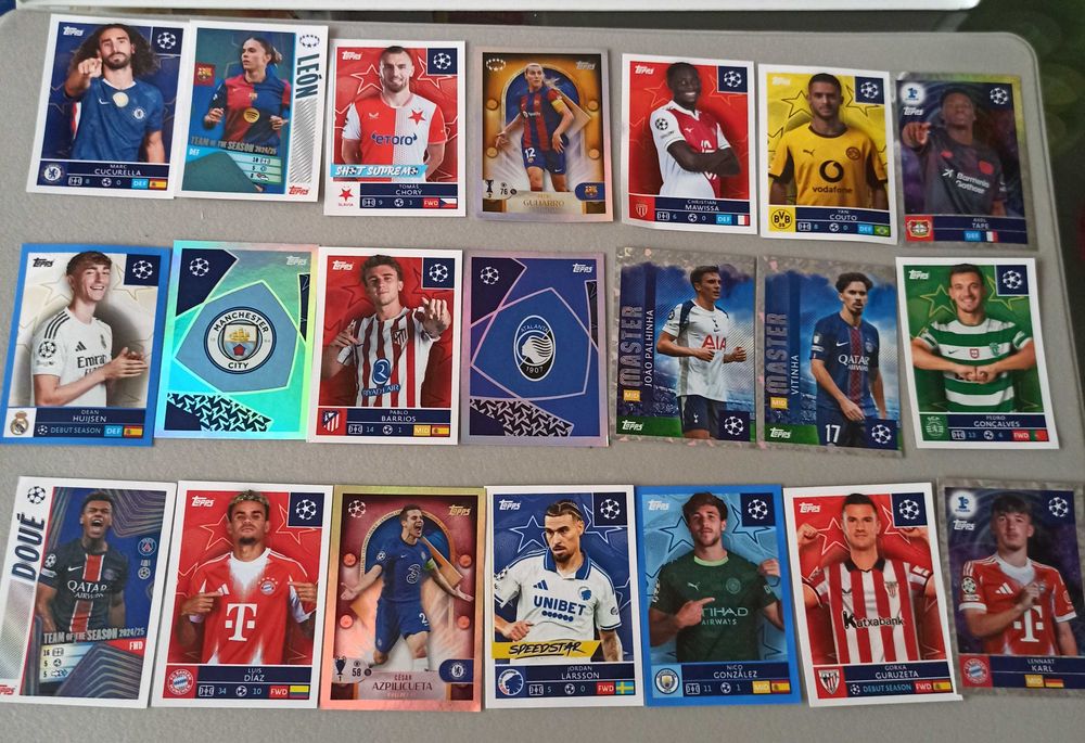 Zestaw 32 naklejek Champions League 2025/26 – różni piłkarze do albumu