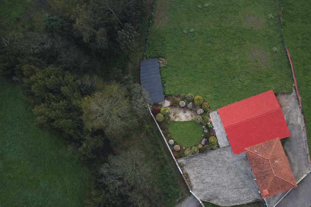 Moradia com 330m2 + terrenos com +-3700m2