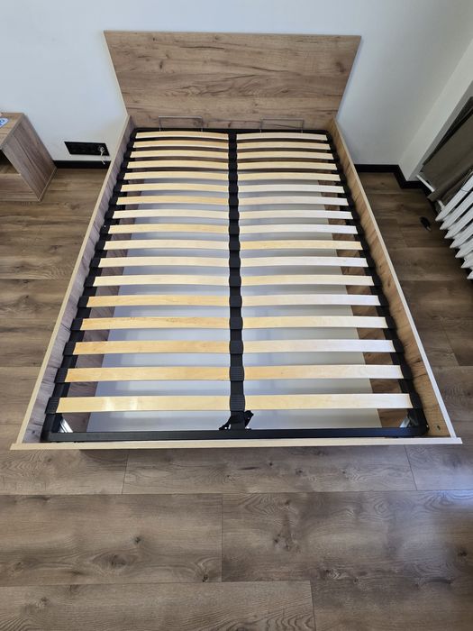 Łóżko z materacem, 140 x 200 cm