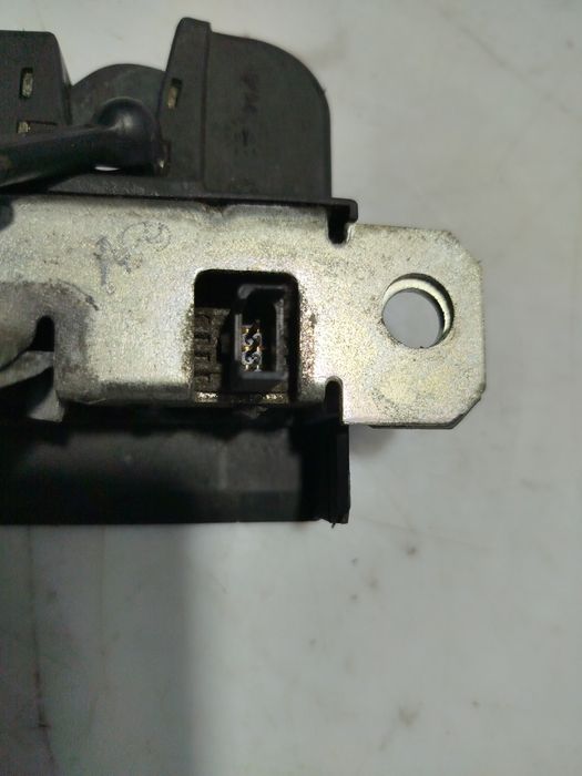 Fechadura / fecho da mala VOLKSWAGEN Polo (9N)