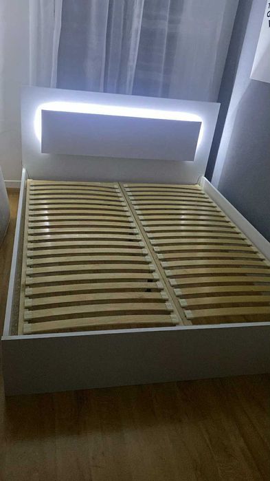 Łóżko z materacem 160/200