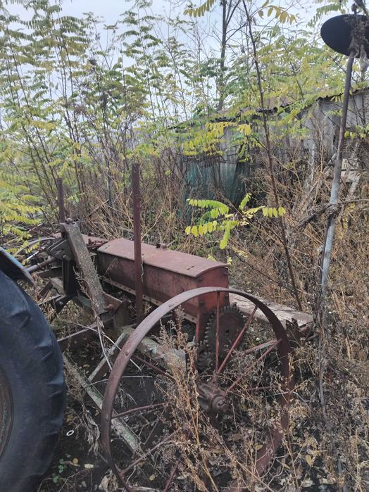 Трактор та с/г техніка