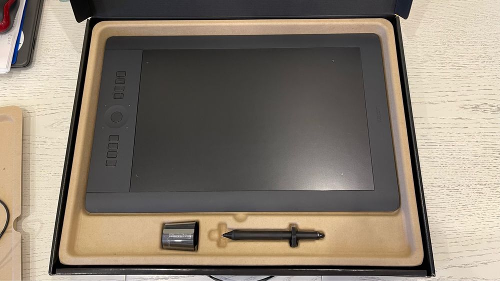 Графічний планшет Intuos Pro L PTH851 5 500 грн. Графічні