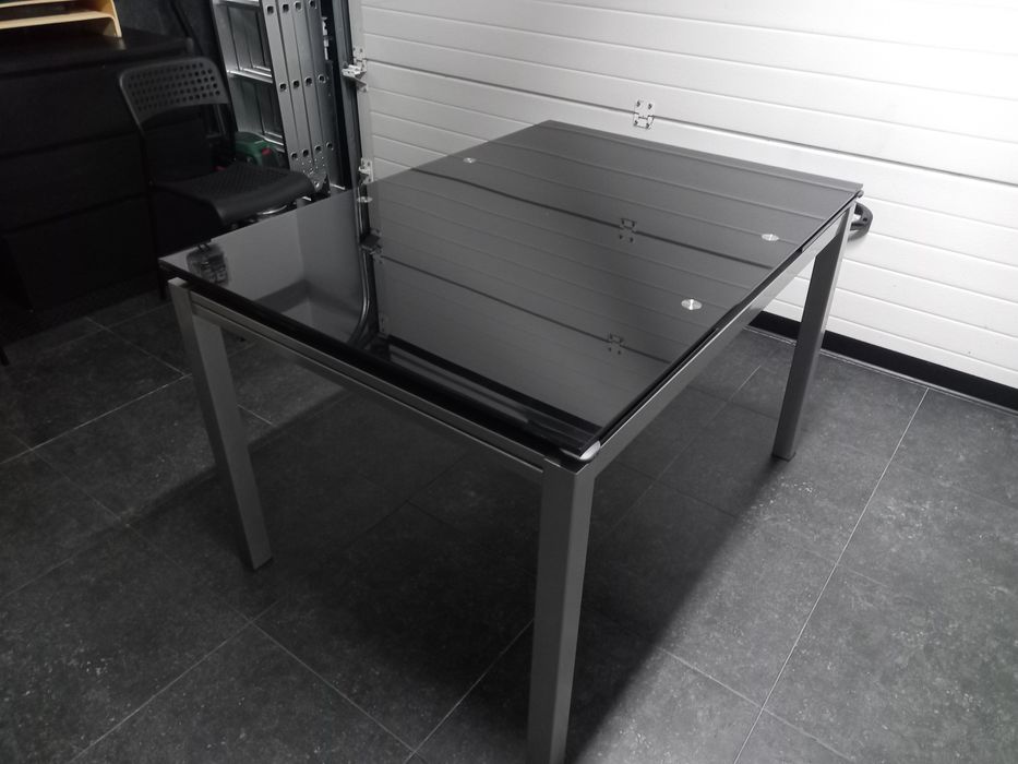 Mesa de jantar em vidro